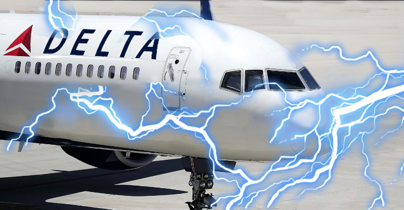 Lightning strikes airplane leaving Los Angeles International Airport
